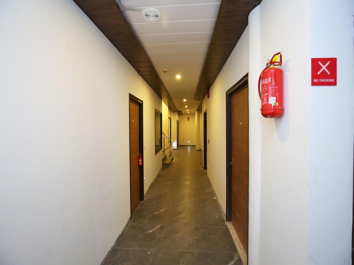 Capital O 9822 Hotel Seven Chandigarh Ngoại thất bức ảnh